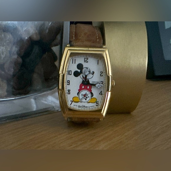 Vintage 1987 Seiko Mickey Mouse Gold Tone Watch 60th Anniversary Collectible - Picture 3 of 12